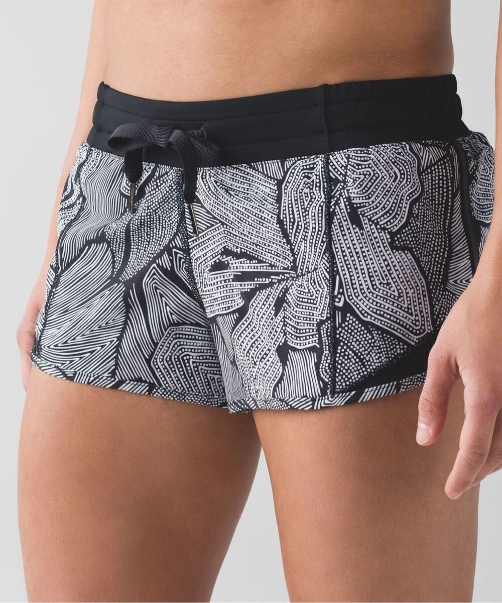 Lululemon Hotty Hot Short Dottie Tribe White Black Size 6